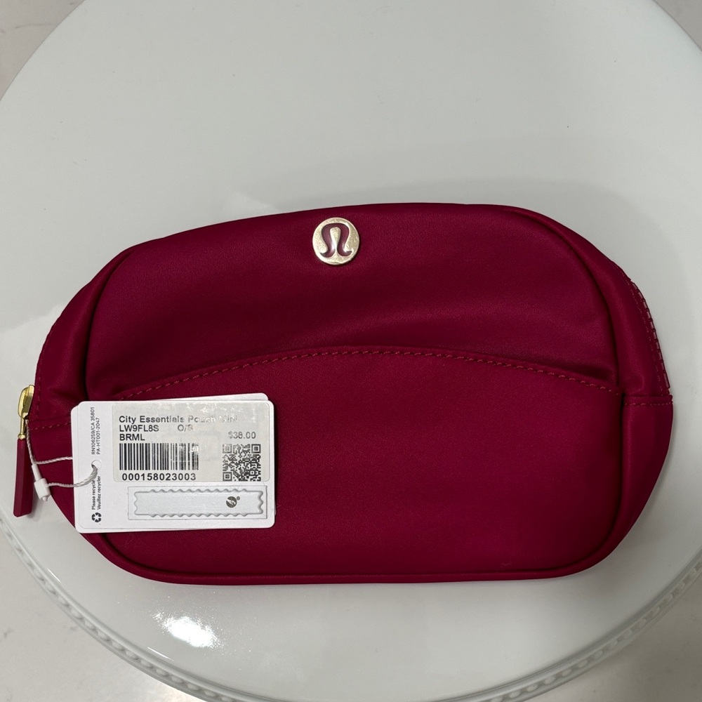 lululemon athletica Cosmetic Bag in Raspberry